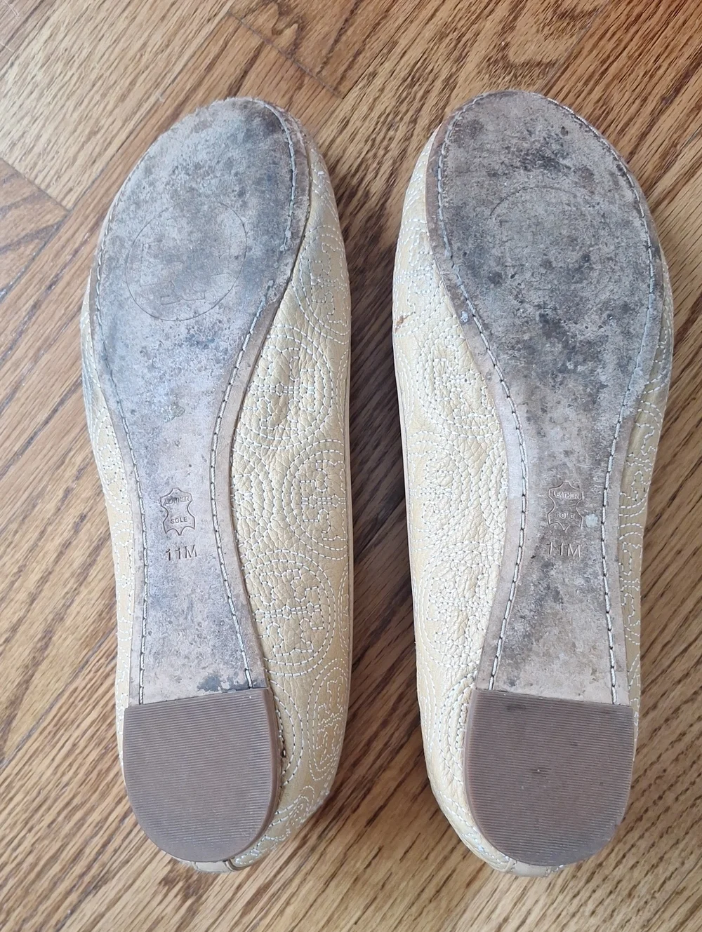 Tory Burch Light Beige Chelsea Stitched Logo Ballet Flats 11 Logo Medallion